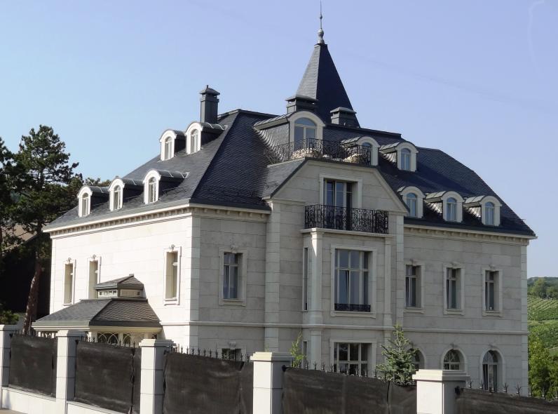 Jahrhundertwende Villa mit PaXretro 58 und 68 aus Eukalyptus in Wien