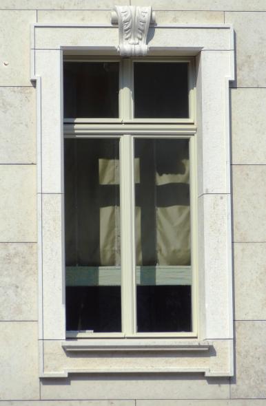 Jahrhundertwende Villa mit PaXretro 58 und 68 aus Eukalyptus in Wien Nahaufnahme