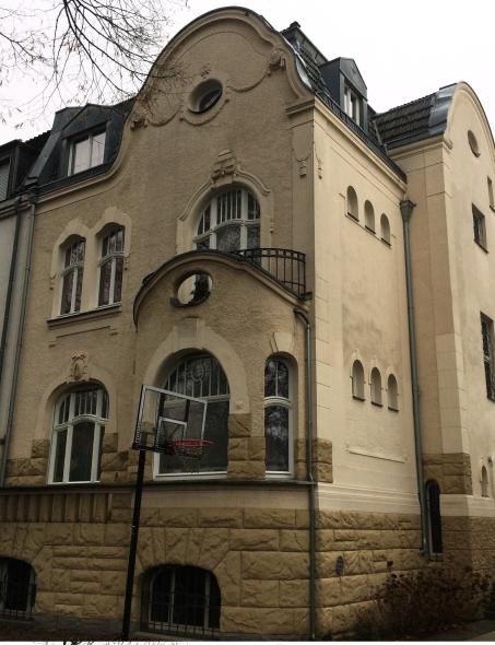 Jahrhundertwendehaus mit PaXcontur68 aus Eukalyptus in Marienborn