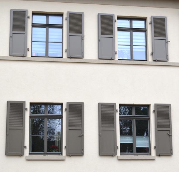 Jahrhundertwendehäuser mit PaXretro68 Fenstern aus Kiefer in Wiesbaden Nahaufnahme