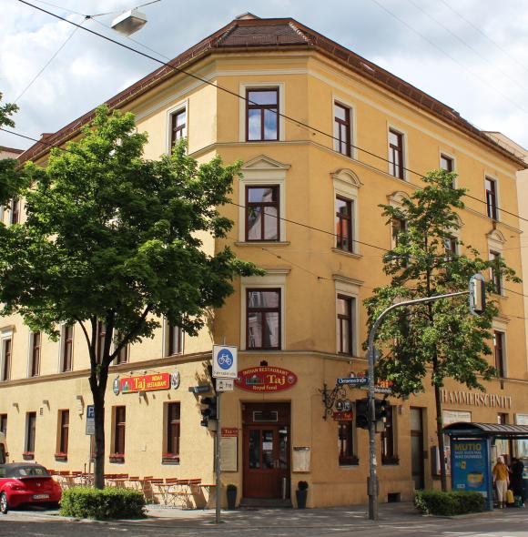 Neorenaissance Eckgebäude mit PaXretro68 aus Kiefer in München