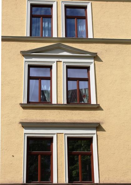 Neorenaissance Eckgebäude mit PaXretro68 aus Kiefer in München Nahaufnahme