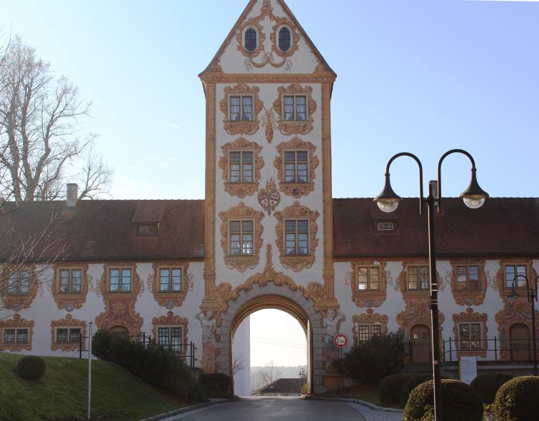 Oberes Tor Klosterhof mit PaXretro58 in Rot an der Rot