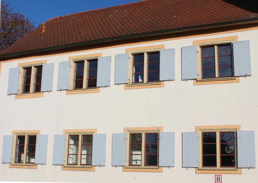 Oberes Tor Klosterhof mit PaXretro58 in Rot an der Rot