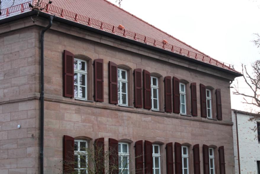 Pfarrhaus von 1847 mit PaXretro68 aus Kiefer in Erlangen