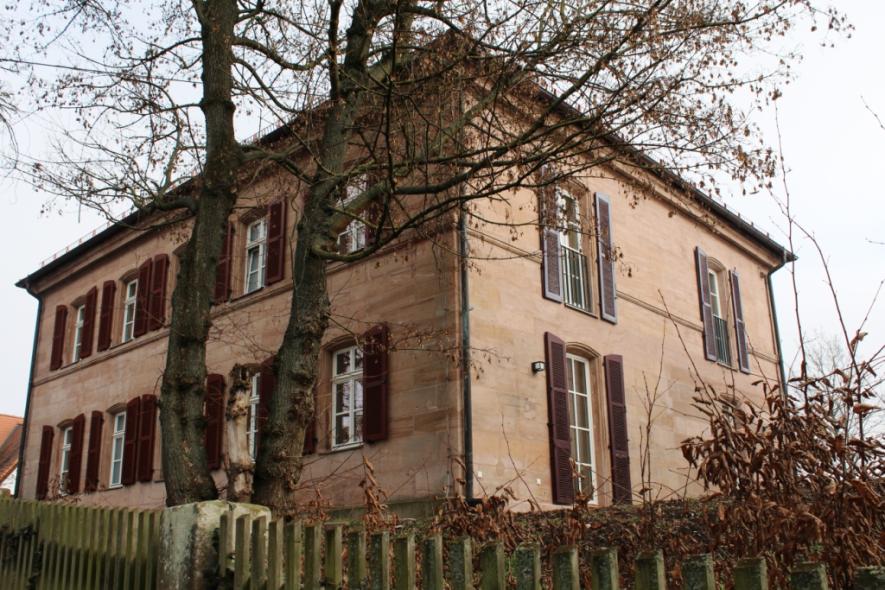 Pfarrhaus von 1847 mit PaXretro68 aus Kiefer in Erlangen