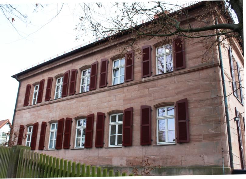 Pfarrhaus von 1847 mit PaXretro68 aus Kiefer in Erlangen
