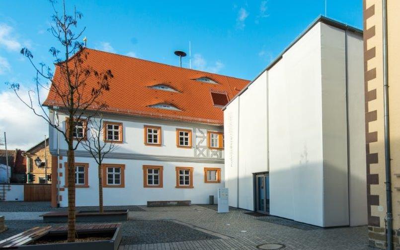 PaXpur58 Eukalyptus-Fenster für Rathaus in Bergrheinfeld