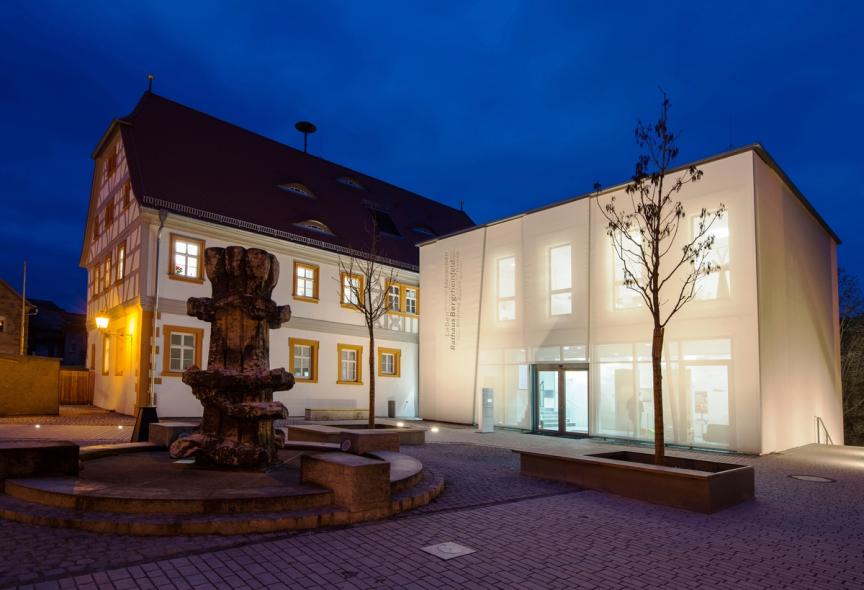 PaXpur58 Eukalyptus-Fenster für Rathaus in Bergrheinfeld