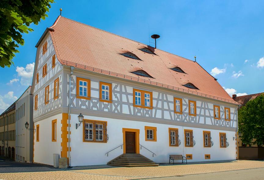 PaXpur58 Eukalyptus-Fenster für Rathaus in Bergrheinfeld