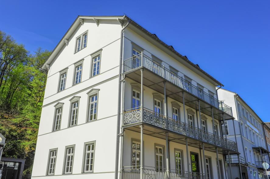 Rathaus Schlangenbad mit PaXretro78 aus Eukalyptus 