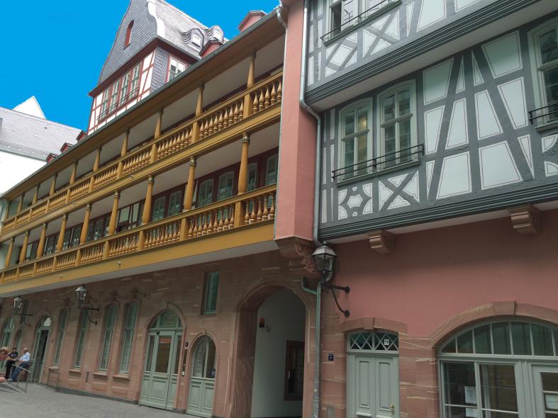 Rekonstruktion Kastenfenster und Haustüren für den Rebstockhof in Frankfurt am Main