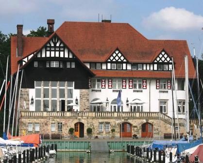 Seglerhaus am Wannsee in Berlin mit PaXcontur68 aus Eiche
