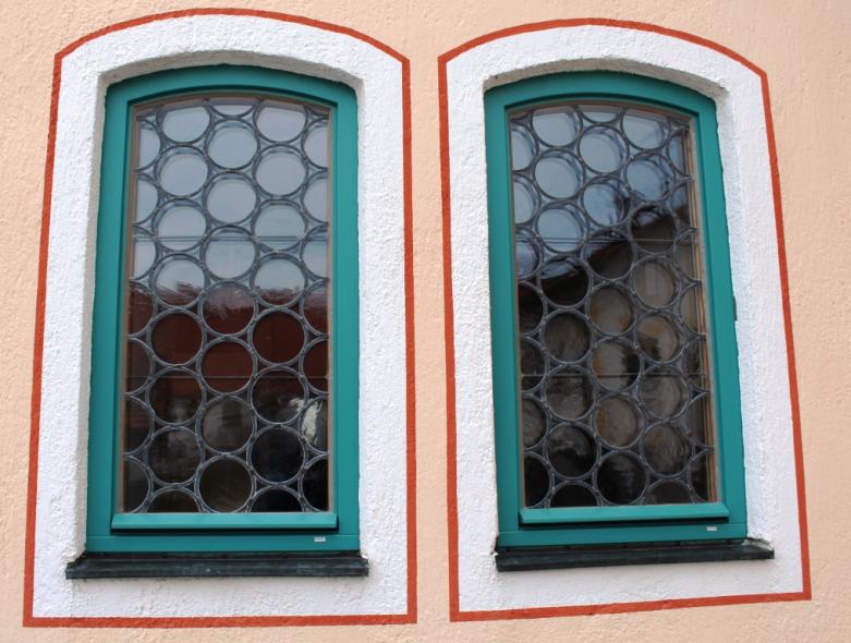 PaX-Verbundfenster aus Eiche für Kirche St. Martin in Neuching Nahaufnahme