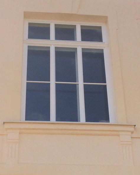 Späthistorisches Rathaus in Felixdorf mit PaX-Kastenfenstern