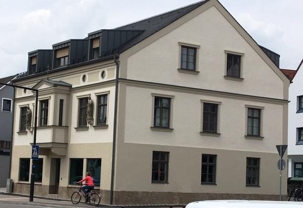 Wohn- und Geschäftshaus um 1857 mit PaXretro58 aus Kiefer in Pfaffenhofen an der Ilm