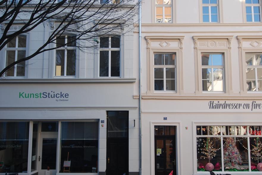 Denkmalgerechte PaXpur58 Fenster aus Eukalyptus für Wohn- und Geschäftshaus aus dem 19. Jahrhundert in Köln