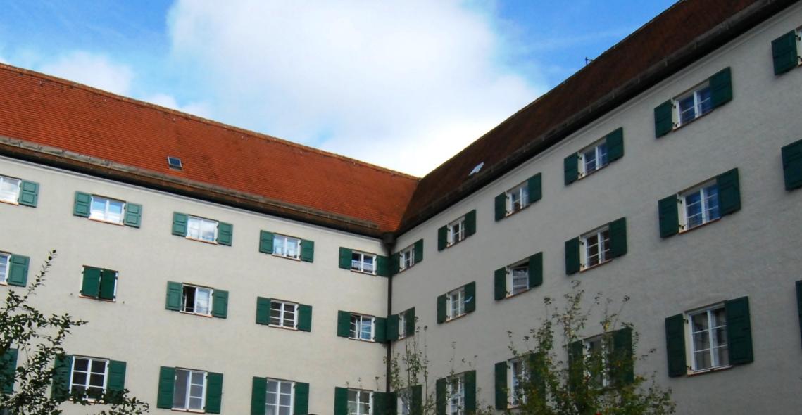 Wohngebäude mit PaX-Kastenfenstern aus Fichte in Landsberg am Lech