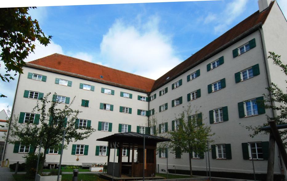 Wohngebäude mit PaX-Kastenfenstern aus Fichte in Landsberg am Lech