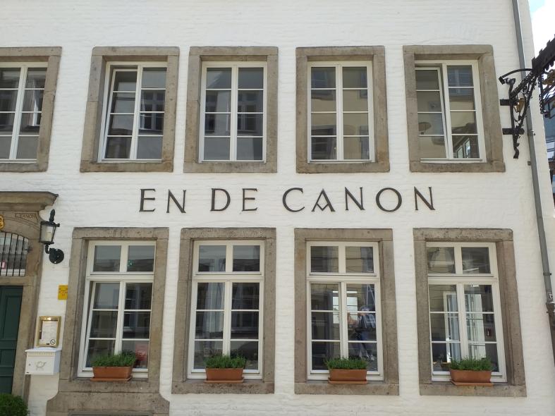 Denkmalfenster PaXretro78 für Weinhandlung En De Canon in Düsseldorf