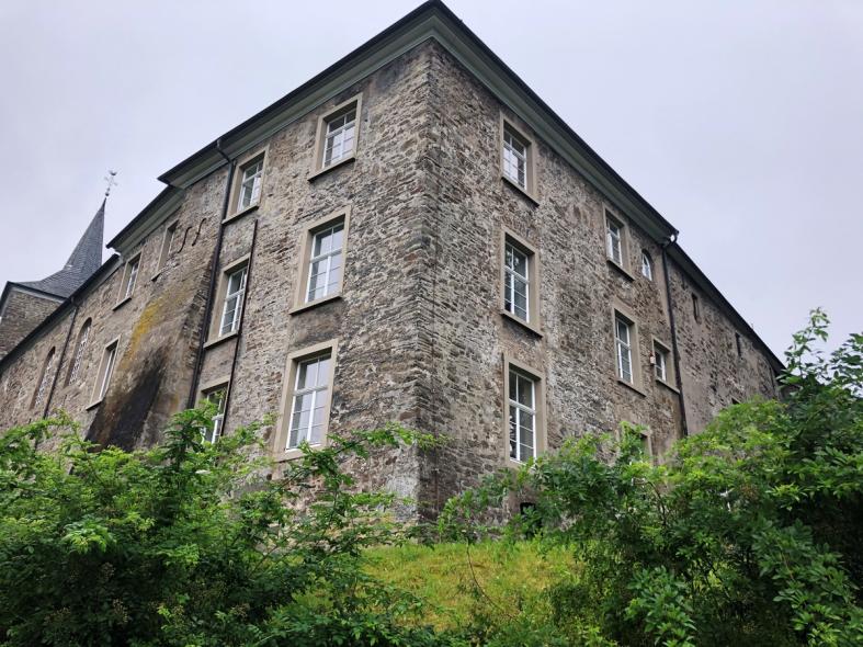 PaXpur58 Denkmalfenster aus Kiefer für Schloss Hückeswagen 