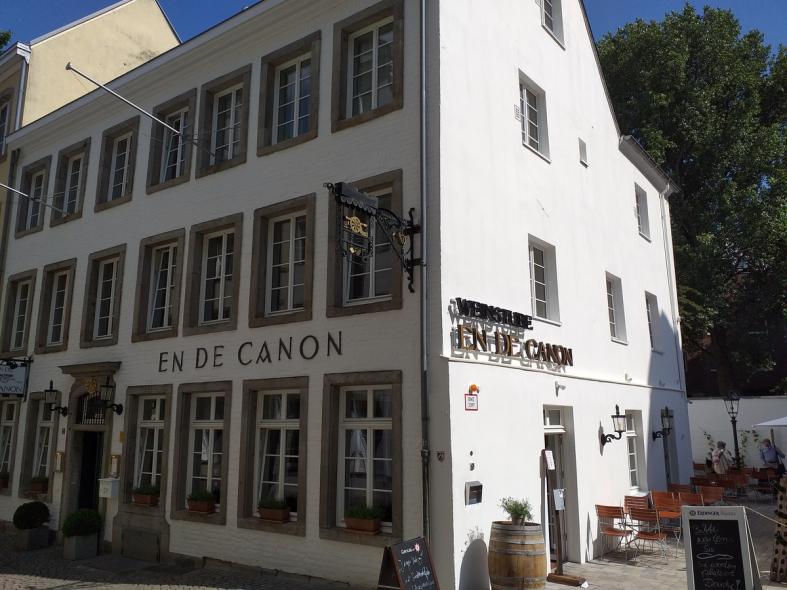 Denkmalfenster PaXretro78 für Weinhandlung En De Canon in Düsseldorf