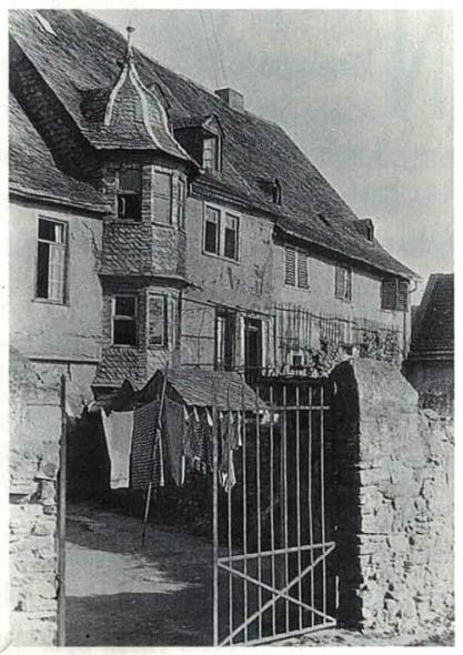 Denkmalschutzfenster PaXpur58 aus Eukalyptus in Oestrich-Winkel historisches Bild