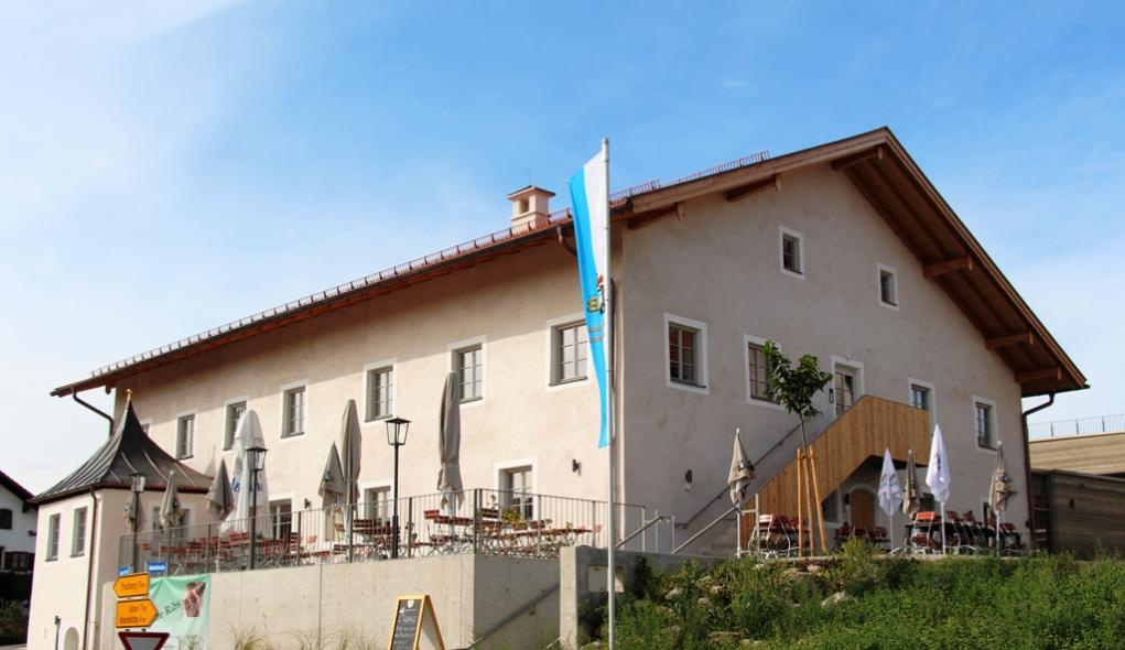 Denkmalfenster PaXretro68 aus Lärche für Gasthof in Tyrlaching