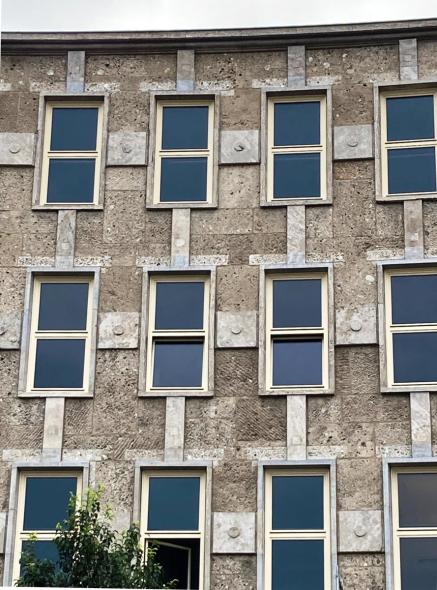 PaXcontur78 aus Kiefer für neoklassizistischen Bau in Berlin