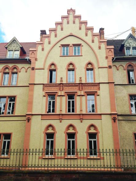 PaXpur58 aus Eukalyptus für neogotisches Feierabendhaus in Darmstadt
