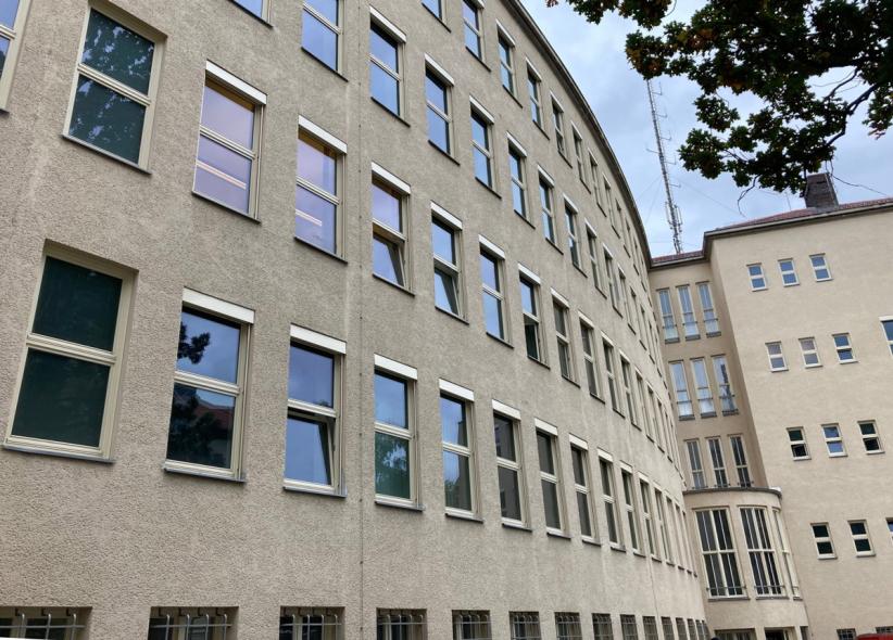 PaXcontur78 aus Kiefer für neoklassizistischen Bau in Berlin