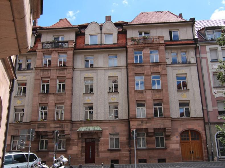 Denkmalschutzfenster PaXretro68 aus Eukalyptus für Mietshaus in Nürnberg