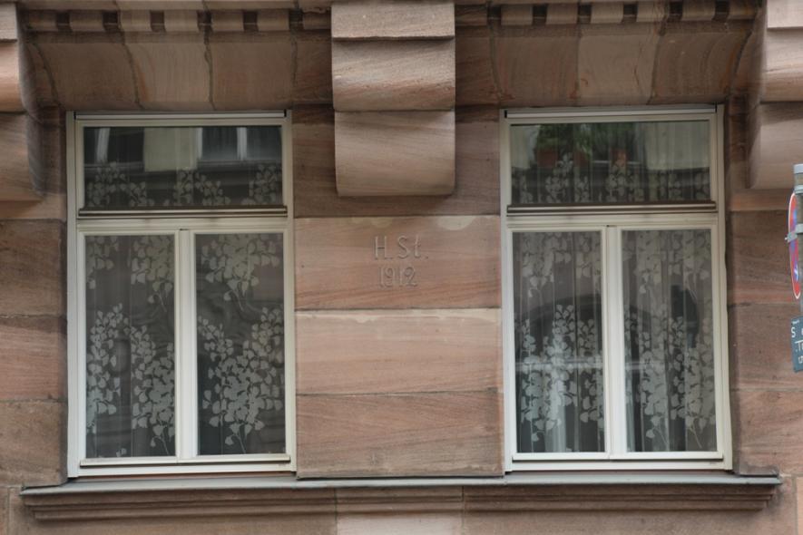Denkmalschutzfenster PaXretro68 aus Eukalyptus für Mietshaus in Nürnberg Nahaufnahme
