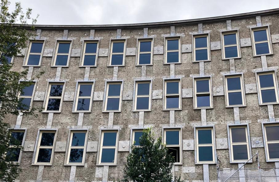 PaXcontur78 aus Kiefer für neoklassizistischen Bau in Berlin