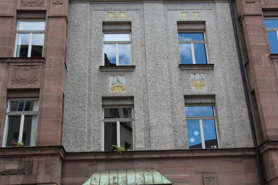 Denkmalschutzfenster PaXretro68 aus Eukalyptus für Mietshaus in Nürnberg