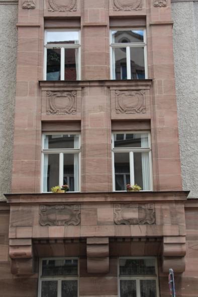Denkmalschutzfenster PaXretro68 aus Eukalyptus für Mietshaus in Nürnberg Nahaufnahme