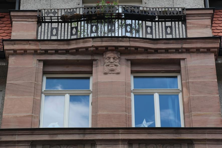 Denkmalschutzfenster PaXretro68 aus Eukalyptus für Mietshaus in Nürnberg Nahaufnahme