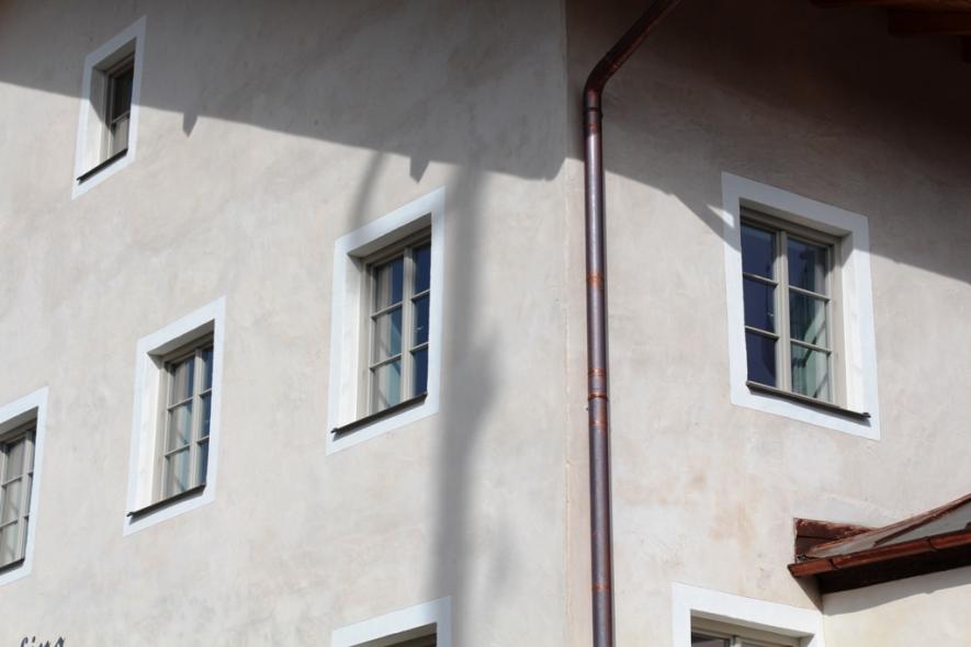 Denkmalfenster PaXretro68 aus Lärche für Gasthof in Tyrlaching