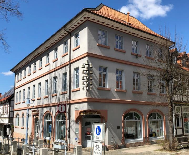 PaXpur58 mit Sonnen- und Schallschutzverglasung für Rathaus in Alfeld Leine