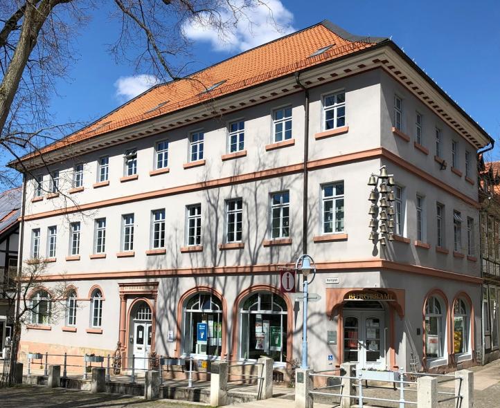 PaXpur58 mit Sonnen- und Schallschutzverglasung für Rathaus in Alfeld Leine