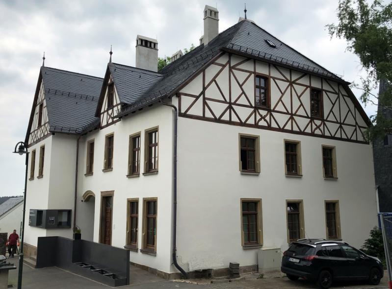 PaXretro58 aus Eiche für ehemaliges Schulgebäude in Solingen