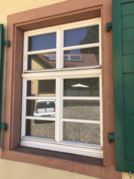 Gemeindehaus Opfingen aus dem Neoklassizismus mit PaXretro58 aus Kiefer Nahaufnahme