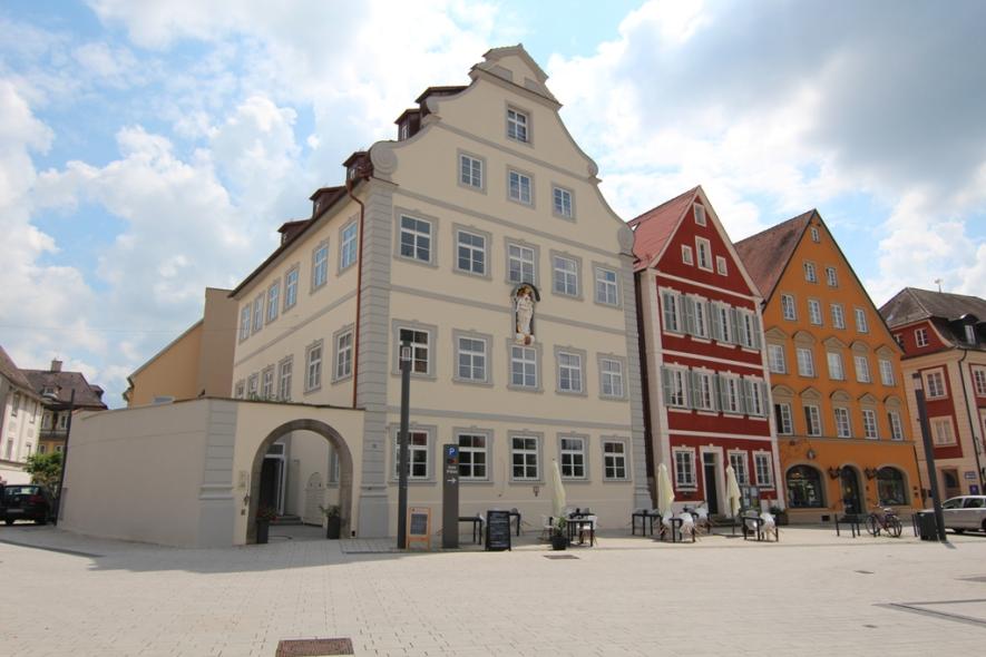 PaXretro68 Fenster aus Fichte für Stiftsherrenhaus in Ellwangen