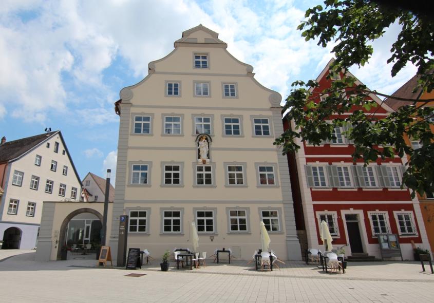 PaXretro68 Fenster aus Fichte für Stiftsherrenhaus in Ellwangen