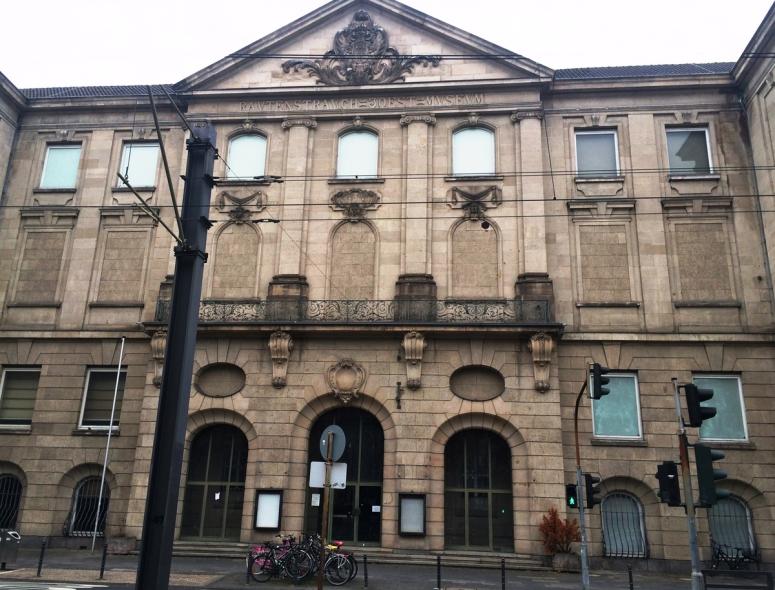 PaXretro78 aus Eiche für Museumsgebäude in Köln vorher