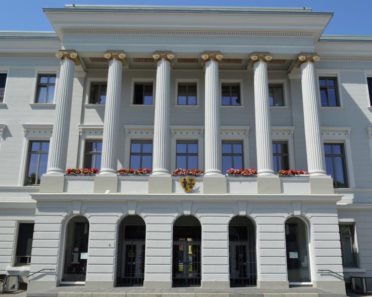 PaXretro78 aus Eukalyptus mit Sonnenschutz für Stadtpalais Krefeld