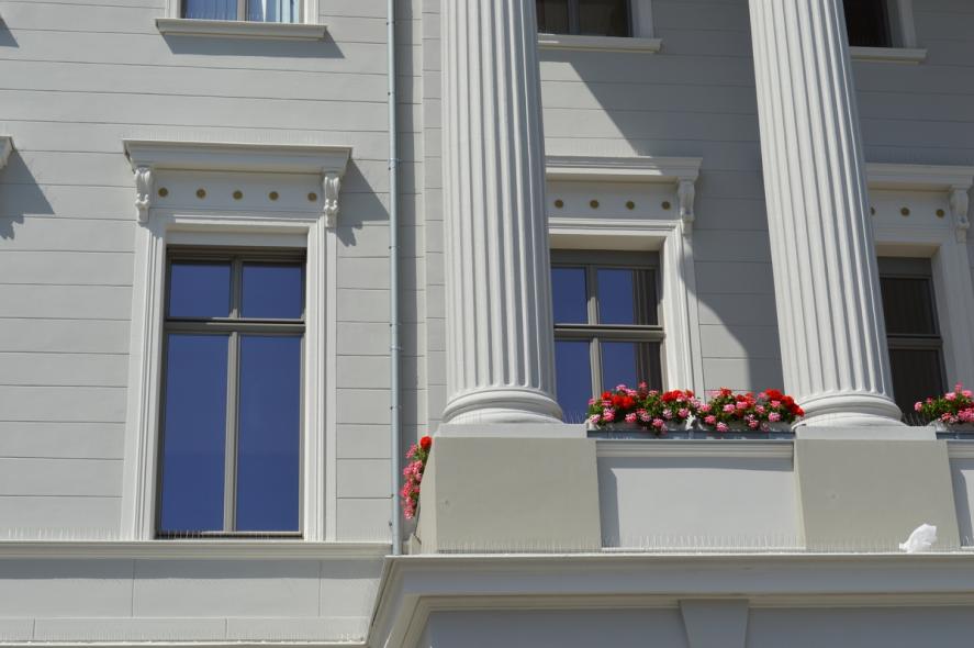 PaXretro78 aus Eukalyptus mit Sonnenschutz für Stadtpalais Krefeld Nahaufnahme