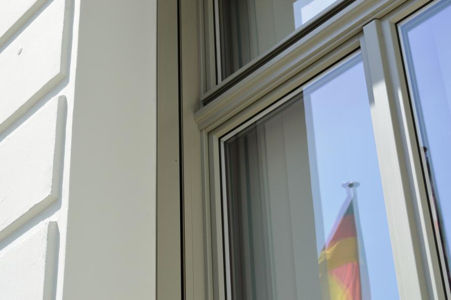 PaXretro78 aus Eukalyptus mit Sonnenschutz für Stadtpalais Krefeld Detailaufnahme