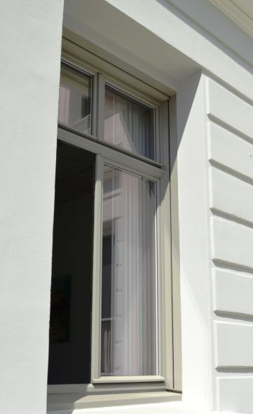 PaXretro78 aus Eukalyptus mit Sonnenschutz für Stadtpalais Krefeld Nahaufnahme