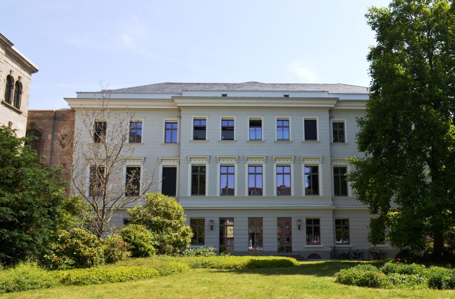 PaXretro78 aus Eukalyptus mit Sonnenschutz für Stadtpalais Krefeld